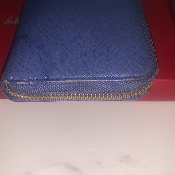 Used and 100% Authentic Salvator Ferragamo wallet - Picture 5 of 11
